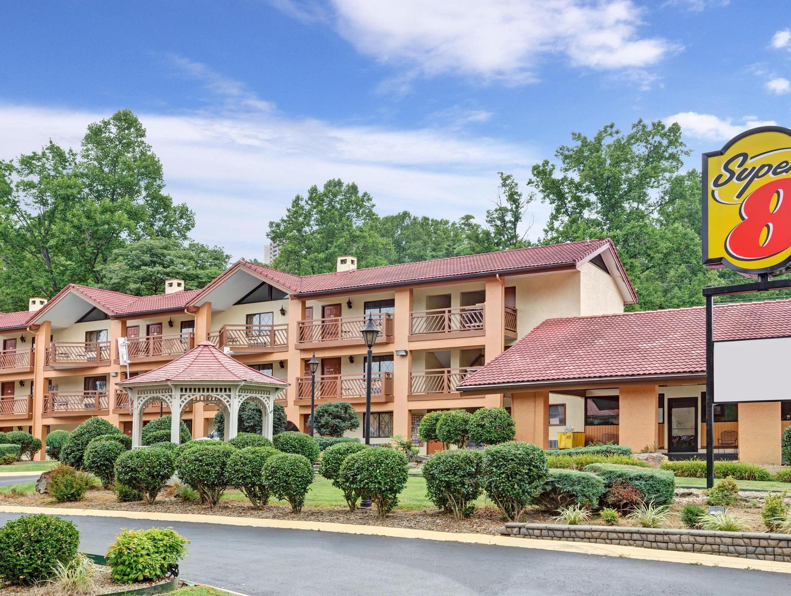 Super 8 By Wyndham Downtown Gatlinburg At Convention Center Otel Dış mekan fotoğraf