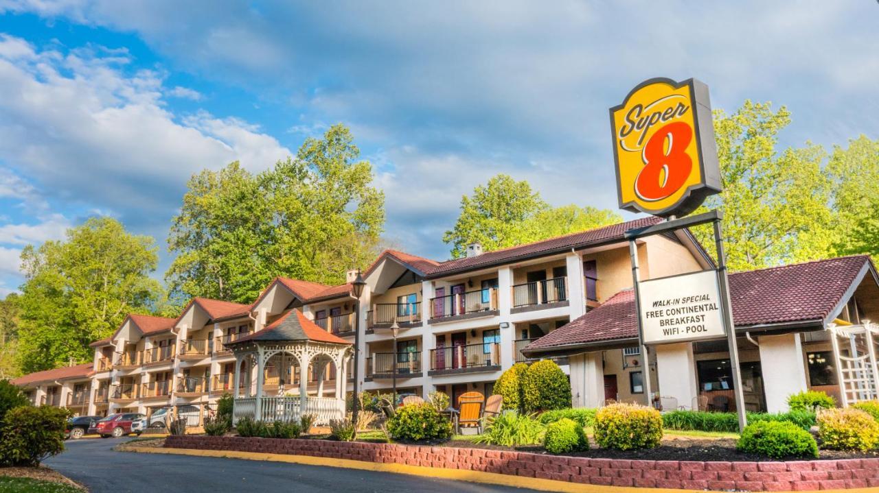 Super 8 By Wyndham Downtown Gatlinburg At Convention Center Otel Dış mekan fotoğraf