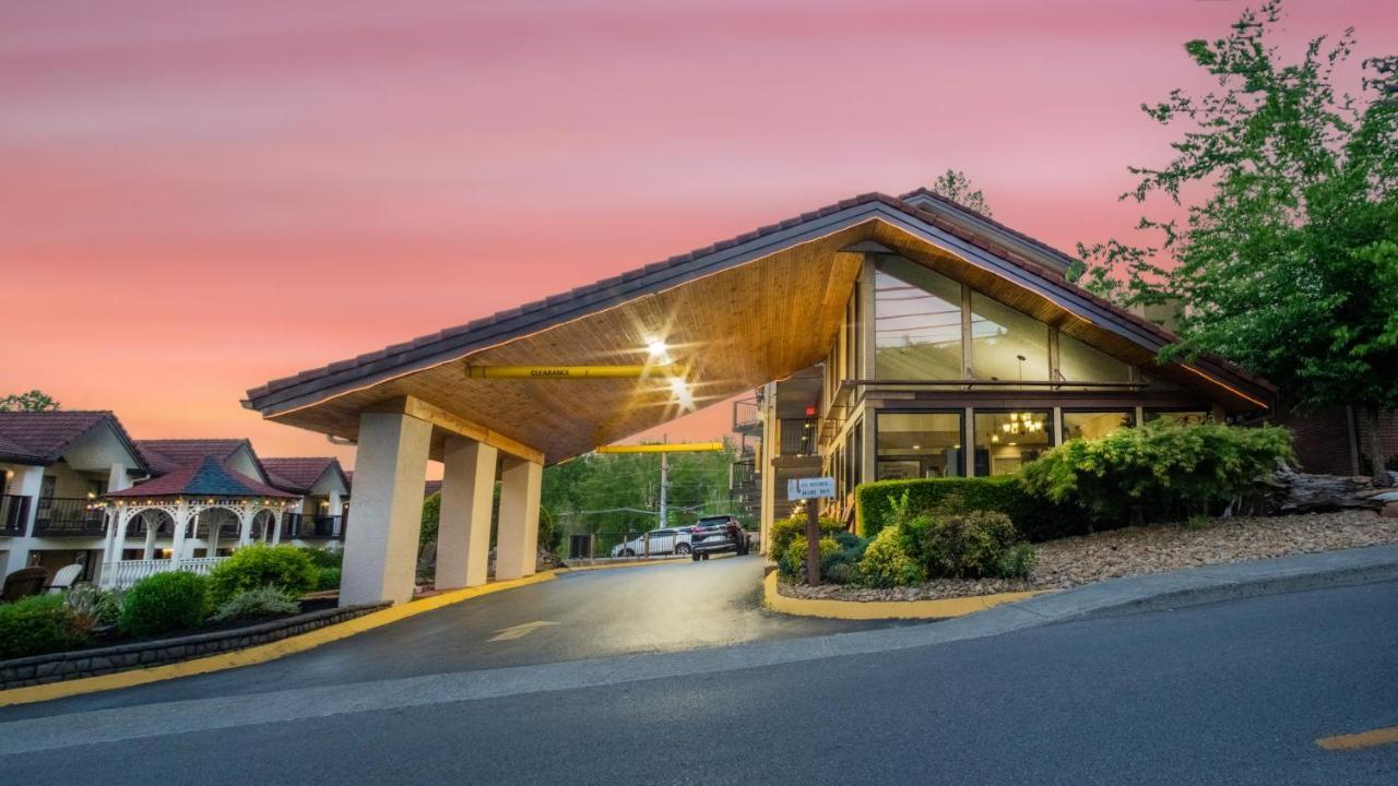 Super 8 By Wyndham Downtown Gatlinburg At Convention Center Otel Dış mekan fotoğraf