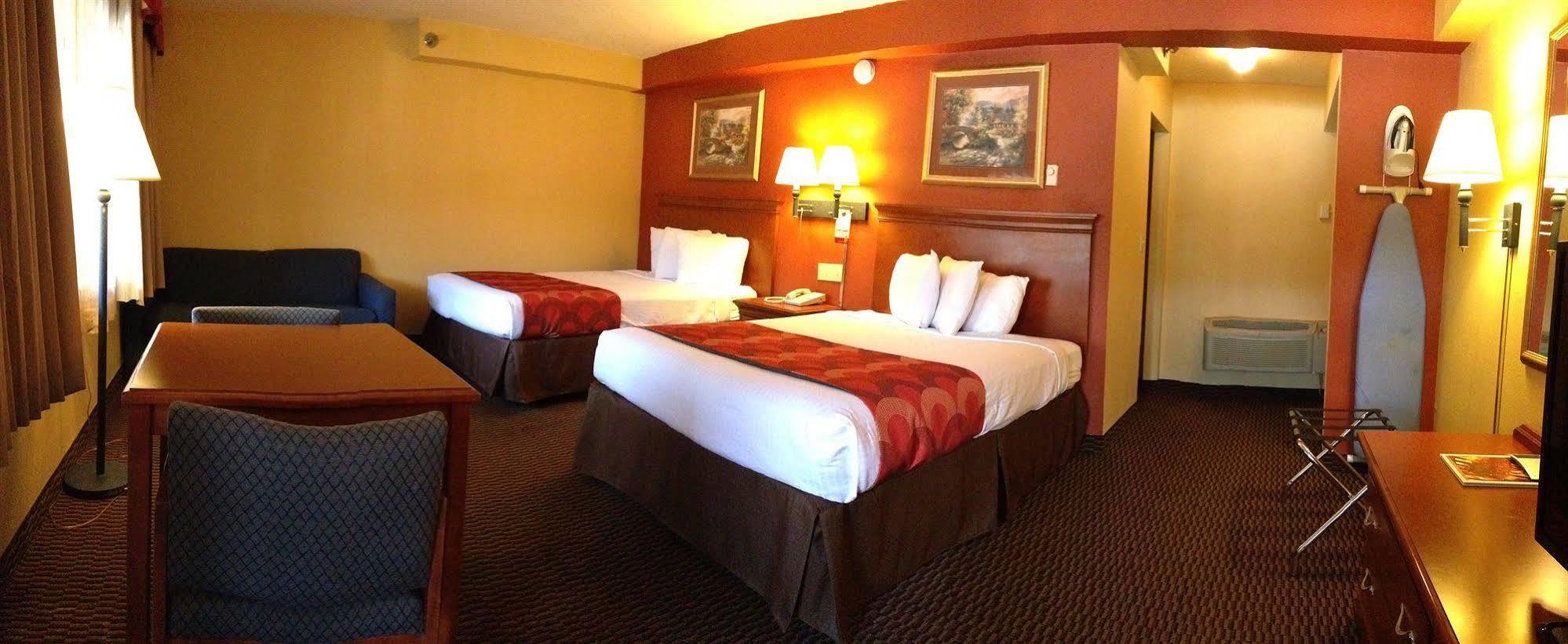 Super 8 By Wyndham Downtown Gatlinburg At Convention Center Otel Dış mekan fotoğraf