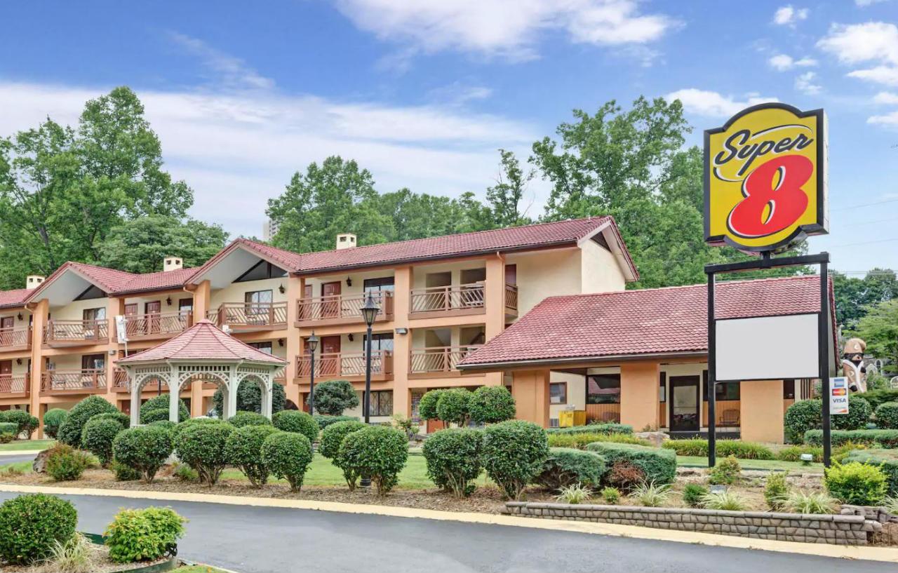 Super 8 By Wyndham Downtown Gatlinburg At Convention Center Otel Dış mekan fotoğraf